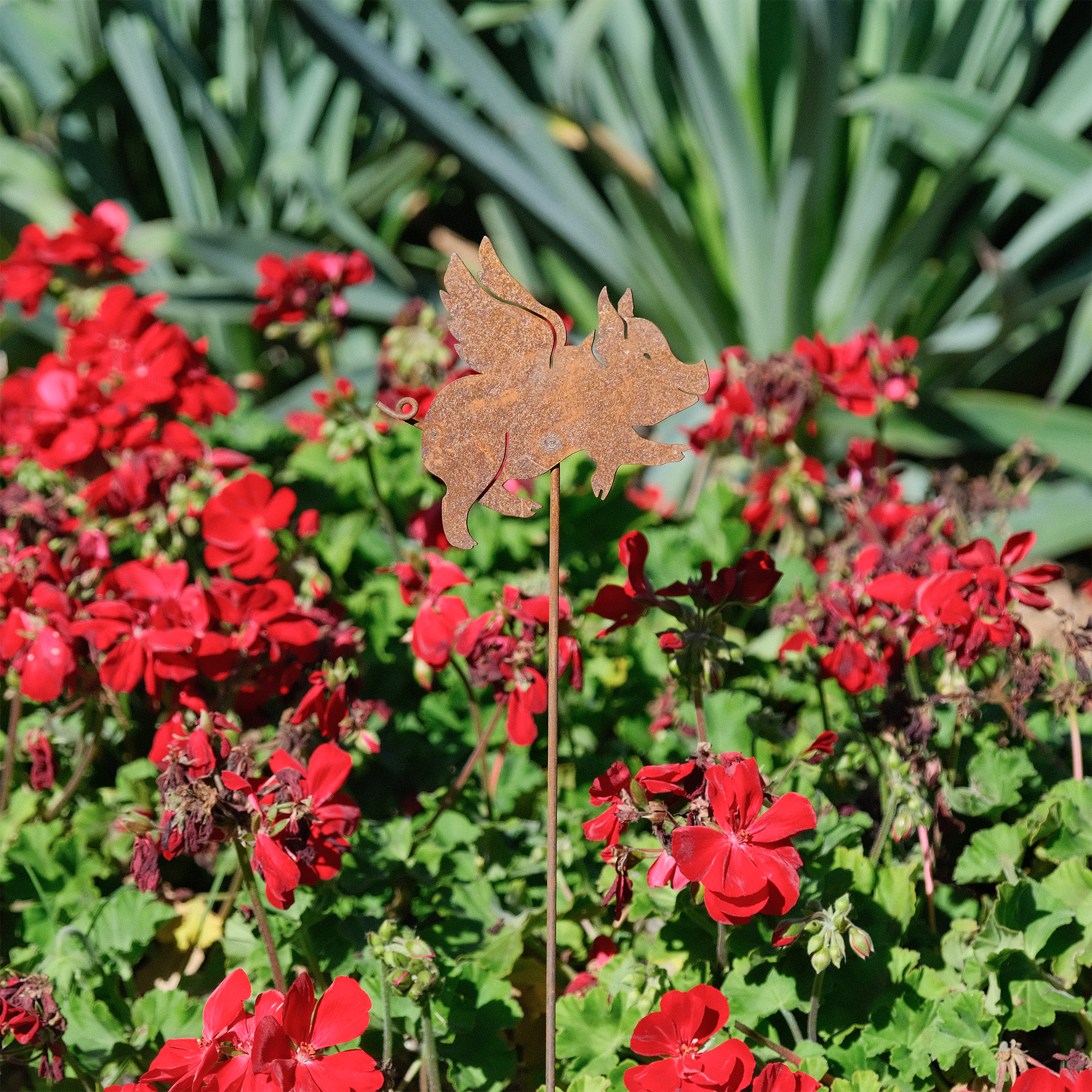 W3931 Flying pig stake - rusted garden stakes