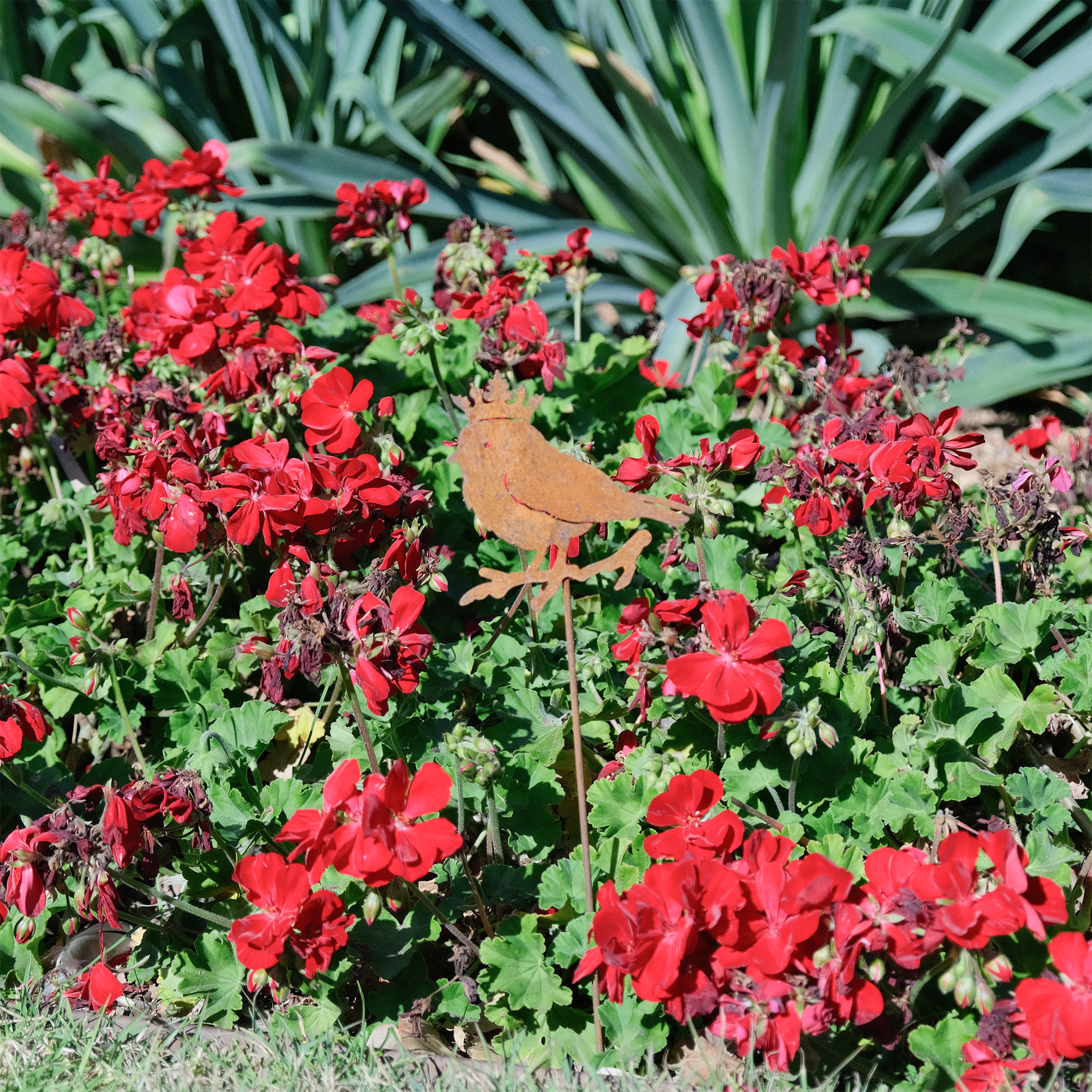 W4158 Chickadee with crown - rusted garden stakes
