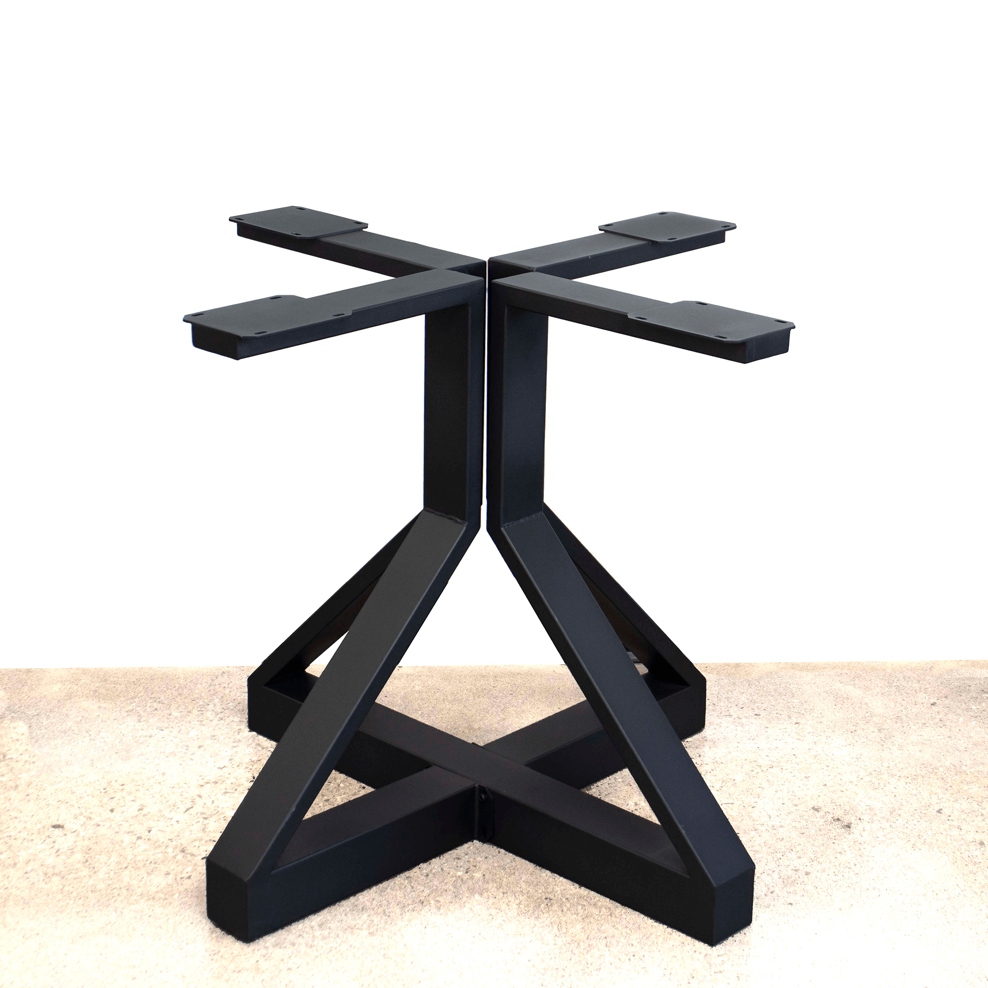 SS006 Round-Z shaped table base with four sturdy legs, suitable for round and square dining tables.