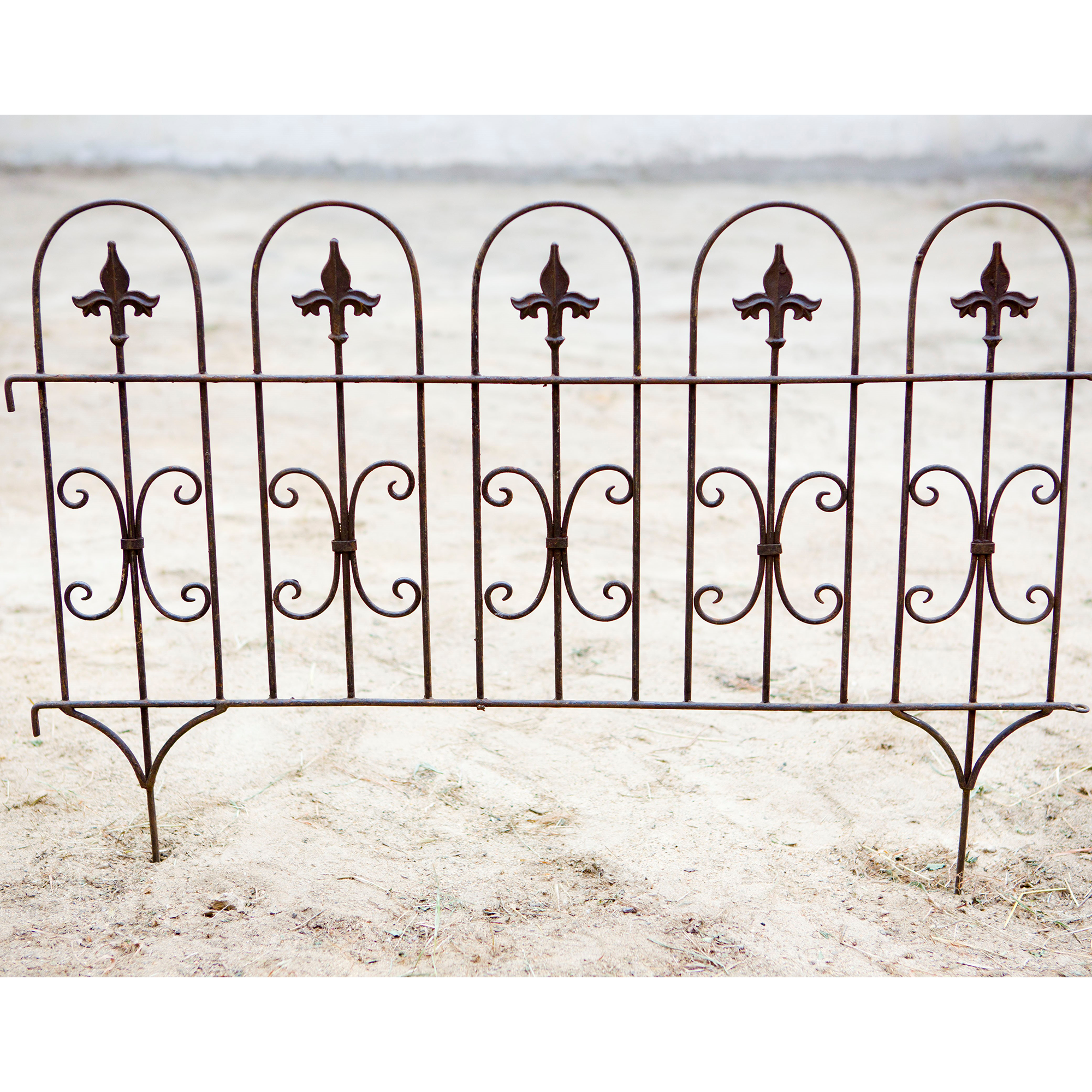W3107 - Natural Rusted Small Garden Fence - Set of 5