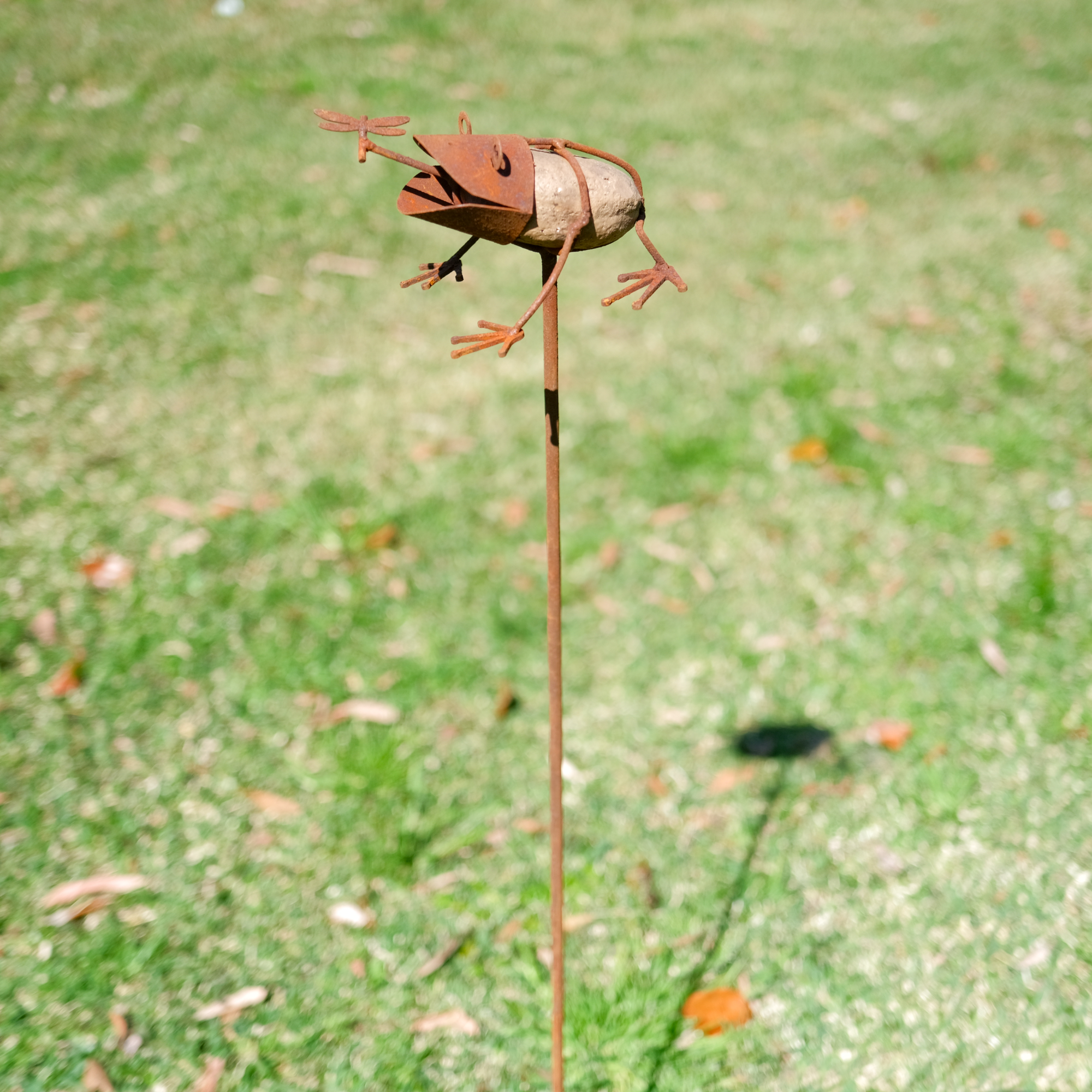 SH0122 Stone frog stake