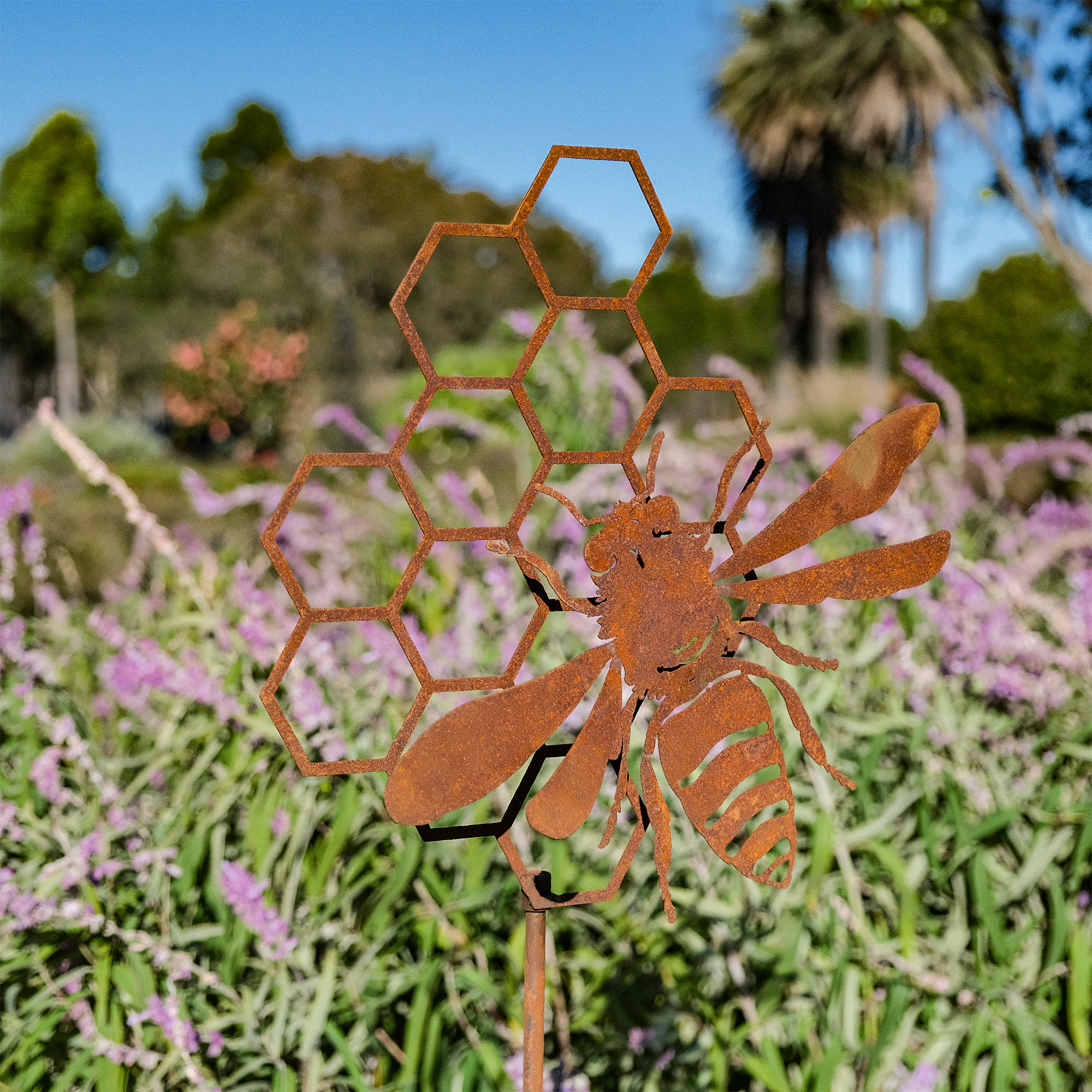 W4605 Bee Honeycomb Stake