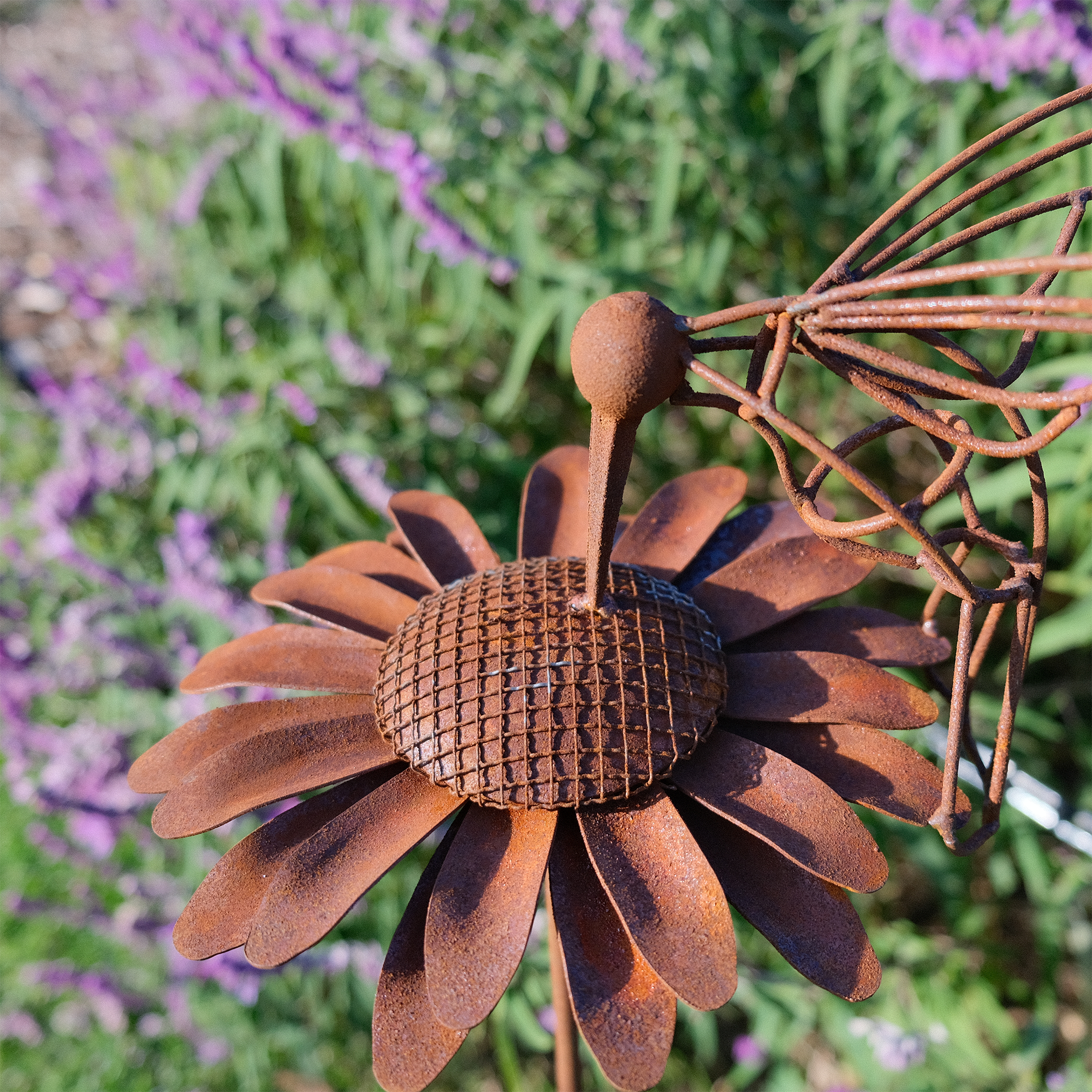 W3413 Daisy and Hummingbird garden stake