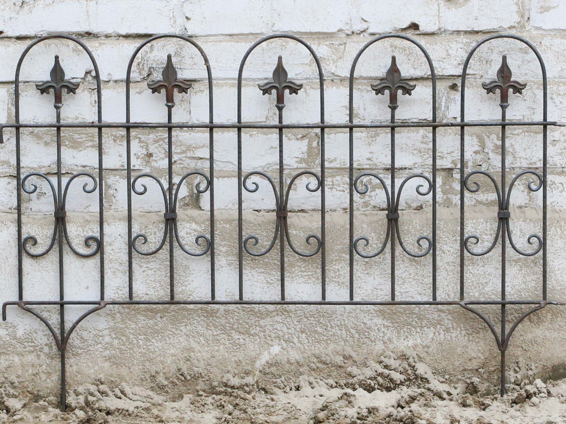 W3107 - Natural Rusted Small Garden Fence - Set of 5