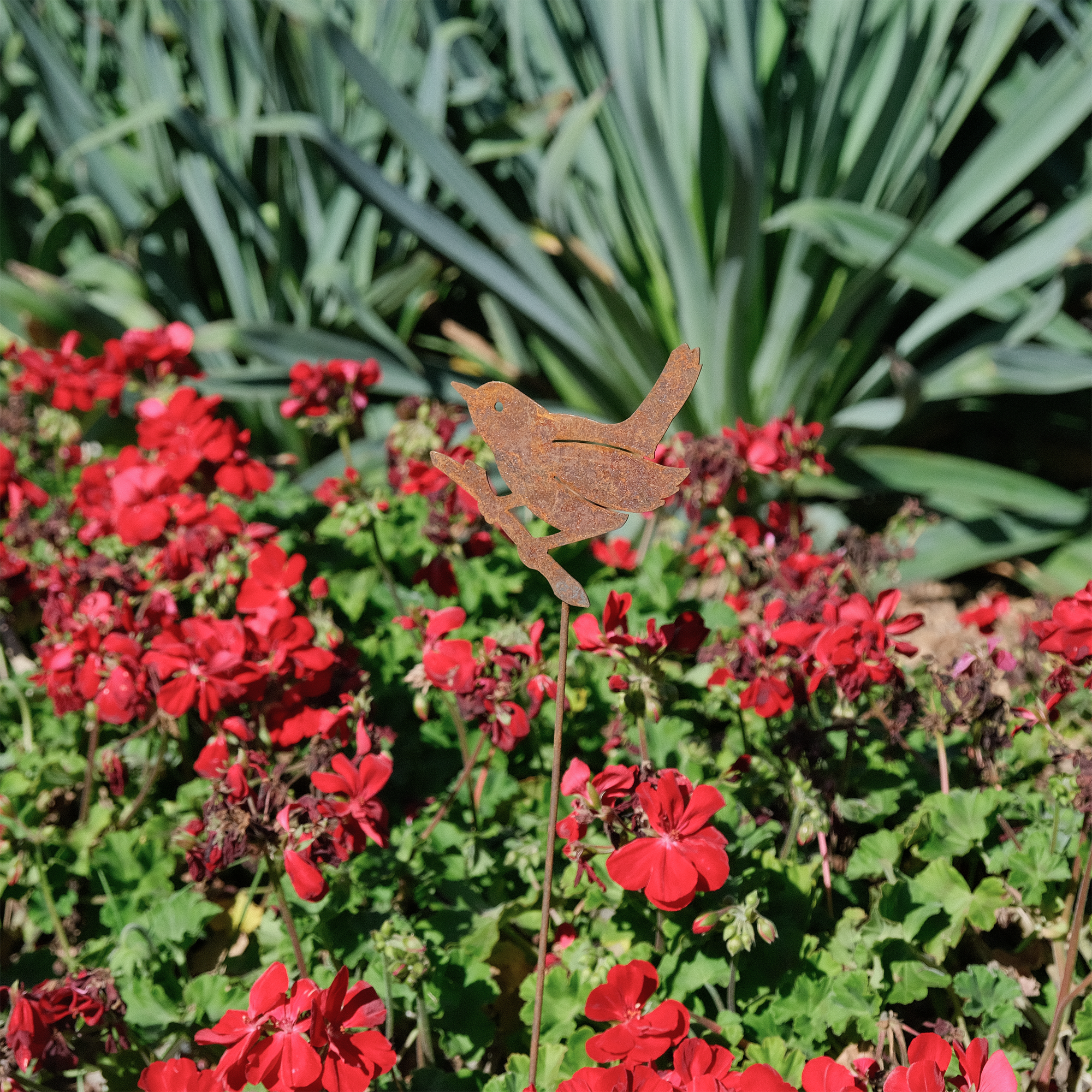 W4940 Stake up-tail bird - rusted garden stakes